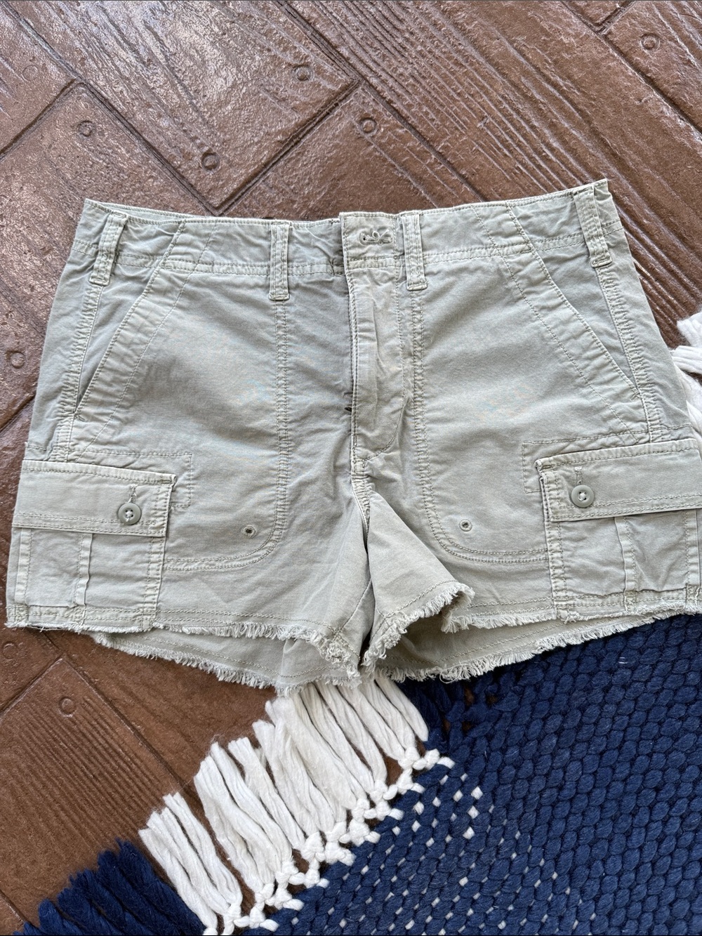 American Eagle 90’s Boyfriend Women's Cargo Frayed Hem Shorts - Light Olive